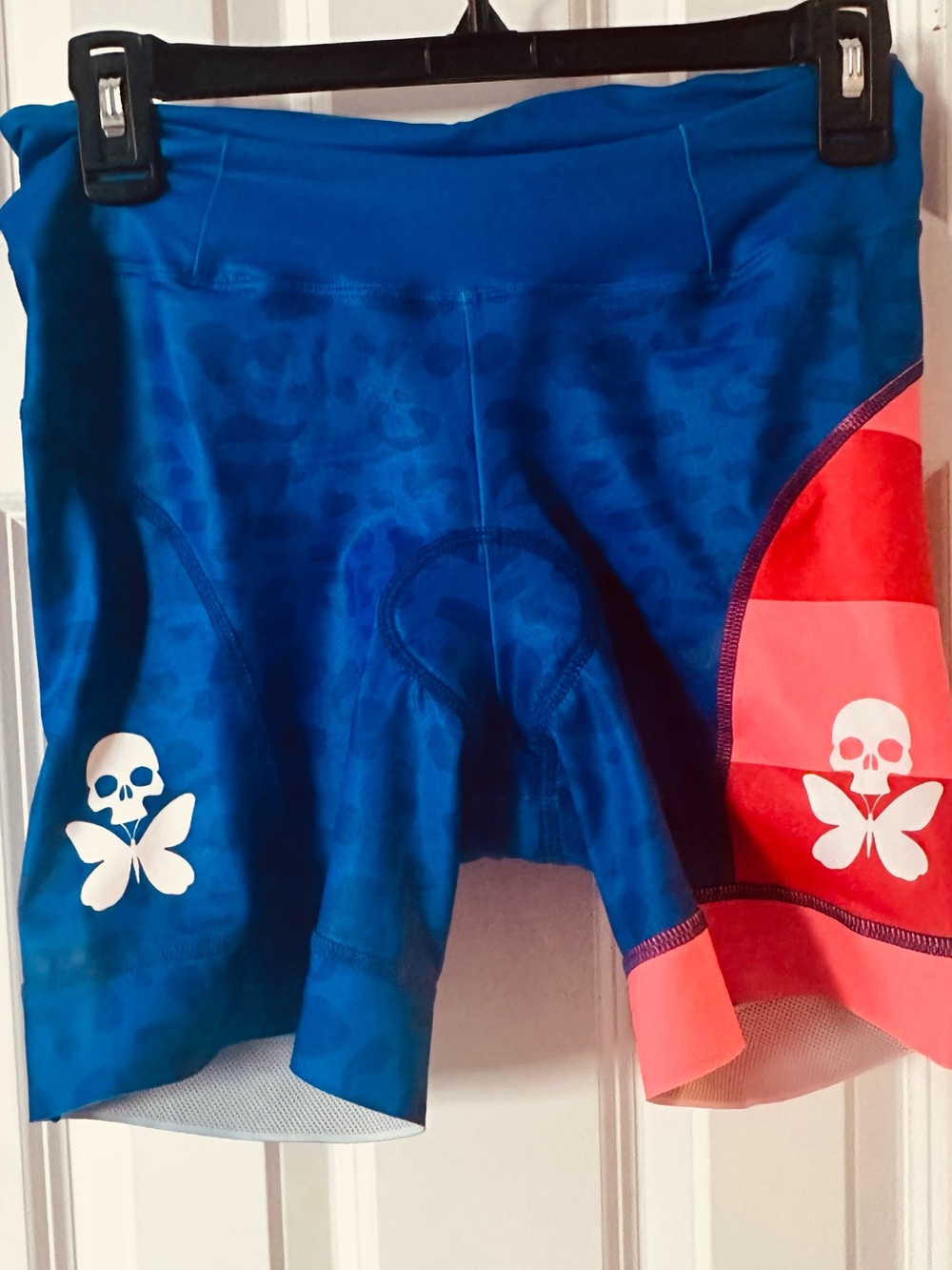 NWOT- Betty Designs Women’s Triathlon Shorts – Blue/Red Skull Butterfly